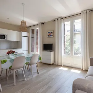 aparteasy-family-4-bedrooms-apt.topbarcelonahotels.com/